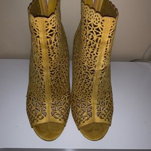 Yellow Suede Peep toe shoe